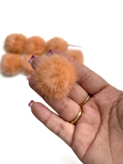 POMPONS ACHATADINHOS DE PELUCIA 4,5CM SALMÃO 2 UNIDADES - comprar online