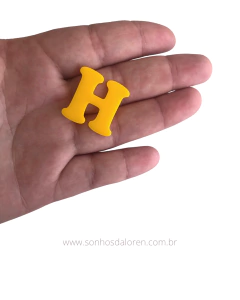 APLIQUE ACRILICO LETRA "H" AMARELA 2,5CM X 2,5CM UNIDADE - comprar online