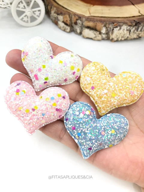 APLIQUE CORAÇÃO QUE BRILHA NO ESCURO COM 2 UNIDADES