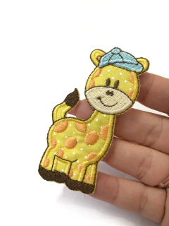 APLIQUE TERMOCOLANTE GIRAFA COM BONÉ AZUL TAM P 3,5X4CM UNIDADE - loja online