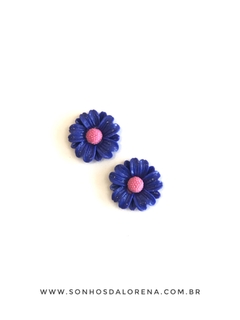 APLIQUE PLASTICO FLOR AZUL 10 PETALAS COM MIOLO ROSA E POLEN COM 02 UNIDADES na internet