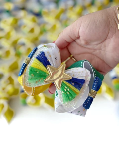 APLIQUE ESTRELA METALIZADA DOURADA COM 02 UNIDADES TAMANHO 4CM na internet