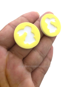 APLIQUE ACRILICO REDONDO COELHO VAZADO AMARELO BÊBÊ 2,5 X 2,5CM KIT COM 2 UNIDADES - comprar online