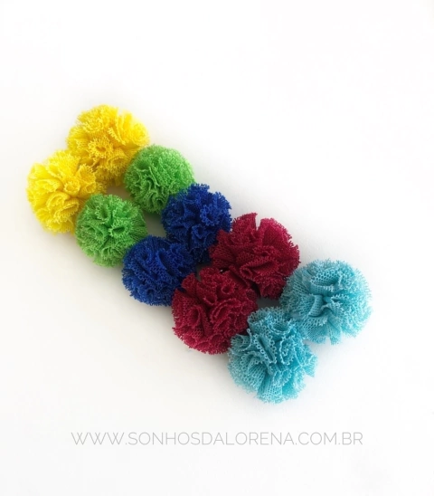 KIT COM 10 POMPOM DE MALHA MISTOS COM COR VERDE TONS ESCOLARES 2CM