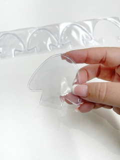 PLASTICO ORELHINHA UMA CARTELA 6X6CM COM 4 UNIDADES - comprar online