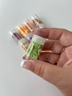 KIT CONFETES DE FIMO COM 12 FRUTINHAS SORTIDAS na internet