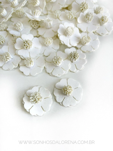 FLOR DUPLA DE CAMURÇA BRANCO COM 02 UNIDADES