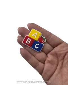 APLIQUE EMBORRACHADO CUBO ABC VERMELHO (2 UNIDADES) - comprar online
