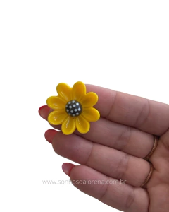 APLIQUE RESINA GIRASSOL AMARELO E MIOLO COM BOLINHAS BRANCA 3CM 2 UNIDADES - comprar online