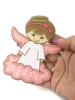 Imagem do APLIQUE TERMOCOLANTE ANJINHO ROSA COM POÁ TAM G 9X11CM UNIDADE