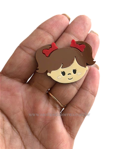 APLIQUE ACRILICO BONECA LAÇO VERMELHA 4 X 2CM COM 2 UNIDADES - comprar online