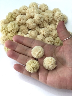KIT COM 10 POMPONS DE MALHA DE 2,5CM OFF WHITE na internet
