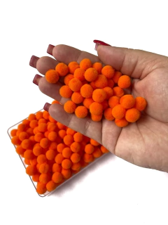 POMPOM DE FIBRA 10MM LARANJA PACOTE COM 4 GRAMAS APROX. 50 UNIDADES - comprar online