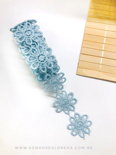 RENDA GUIPIR FLOR AZUL BB POR METRO