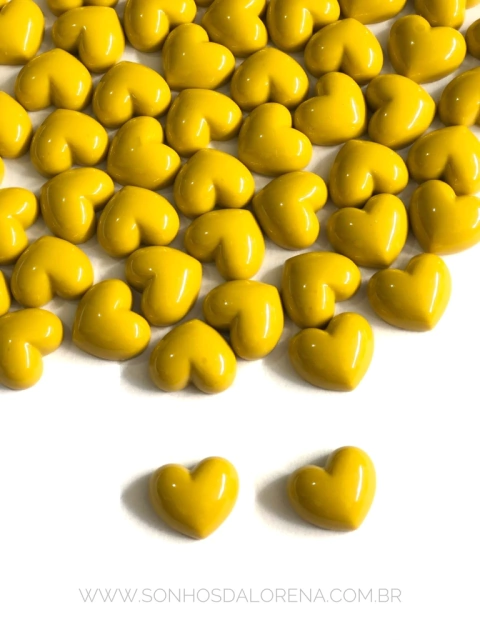 APLIQUE CORAÇÃO DE RESINA BRILHANTE OURO 2CM 2 UNIDADES