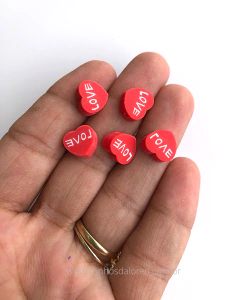 ENTREMEIO DE FIMO CORAÇÃO LOVE 10MM COM 10 UNIDADES - comprar online