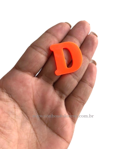 APLIQUE ACRILICO LETRA "D" LARANJA NEON 2,5CM X 2,5CM UNIDADE - comprar online
