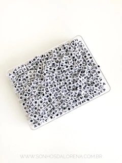 ENTREMEIO DADINHO LETRA A BRANCO COM LETRA PRETA 10 GRAMAS