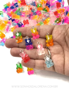 PINGENTE DE RESINA COM 02 URSINHOS CORES DIVERSAS - comprar online