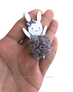 APLIQUE ACRILICO COELHA BAILARINA COM GLITTER PRATA 3CM X 5,5CM UNIDADE - comprar online