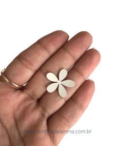 APLIQUE DE FLOR EM LONITA VERNIZ P OFF WHITE 2CM COM 05 UNIDADES - Sonhos da Lorena