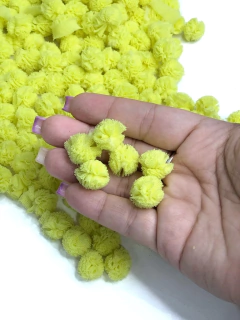 Imagem do POMPONS DE MALHA 1,5CM LEMON (10 UNIDADES)