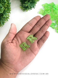 APLIQUE DE RESINA LETRAS R VERDE NEON COM CONFETES KIT COM 2 UNIDADES - comprar online