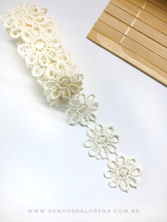 RENDA GUIPIR FLOR OFF WHITE POR METRO