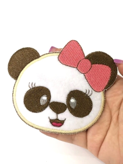 APLIQUE TERMOCOLANTE PANDA ROSTINHO COM LAÇO ROSA TAM G 9X11CM UNIDADE - loja online