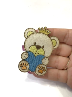 APLIQUE TERMOCOLANTE URSO CORAÇÃO AZUL TAM P 7X5CM UNIDADE - comprar online