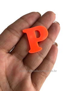 APLIQUE ACRILICO LETRA "P" LARANJA NEON 2,5CM X 2,5CM UNIDADE - comprar online