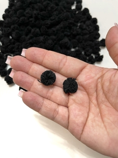KIT COM 10 POMPONS DE MALHA DE 1,5CM PRETO - comprar online