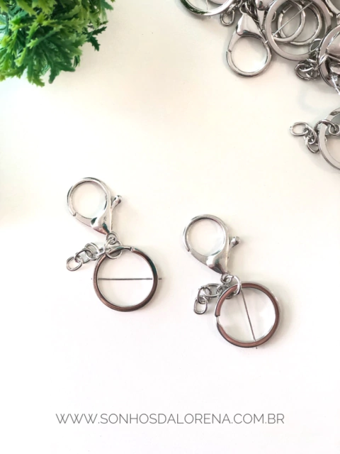 CHAVEIRO COM ARGOLA DE FERRO E CORRENTE COM FECHO PRATA UNIDADE