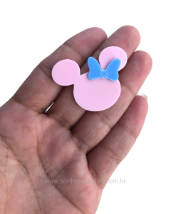 APLIQUE ACRILICO MINNEI ROSA LAÇO AZUL 3CM X 3,7CM UNIDADE - comprar online