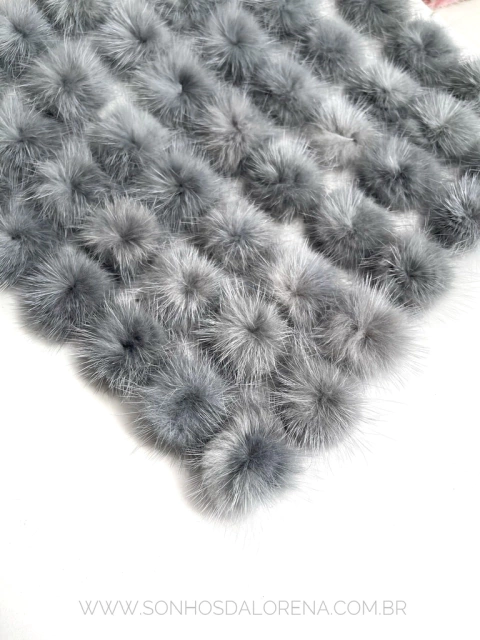POMPONS ACHATADINHOS DE PELUCIA 2,5CM CINZA 2 UNIDADES