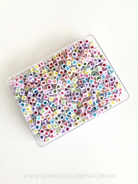 ENTREMEIO DADINHO LETRA A BRANCO COM LETRAS COLORIDAS 10 GRAMAS