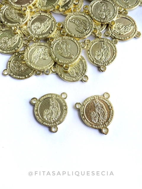 ENTREMEIO MEDALHA DOURADO NOSSA SENHORA DE LOURDES 25 MM COM 2 UNIDADES CODIGO 18