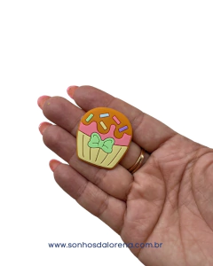 CUP CAKE EMBORRACHADO DE LACINHO AMARELO,ROSA E GRANULADOS 2 UNIDADES - comprar online