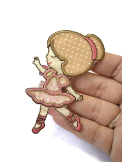 APLIQUE TERMOCOLANTE BAILARINA COM POÁ TAM P 5,5X8CM UNIDADE - loja online