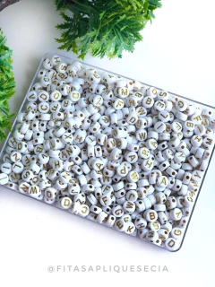 ENTREMEIO ALFABETO REDONDO BRANCO COM LETRAS DOURADAS 30 GRAMAS - comprar online