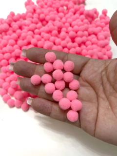 POMPOM DE FIBRA 10MM ROSA NEON PACOTE COM 4 GRAMAS APROX. 50 UNIDADES - comprar online