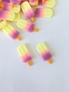 APLIQUE RESINA KIT COM 02 UNIDADES PICOLÉ TIE DYE AMARELO/ROSA/LILÁS