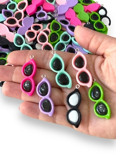 PINGENTE DE RESINA OCULOS COM 05 UNIDADES - comprar online