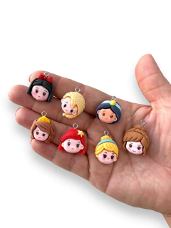 PINGENTE DE RESINA PERFIL PRINCESAS COM 05 UNIDADES - comprar online