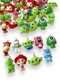 PINGENTE DE RESINA TOY STORY COM 05 UNIDADES