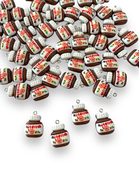 PINGENTE DE RESINA NUTELLA COM 05 UNIDADES