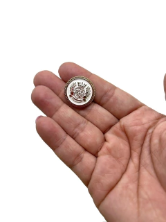 APLIQUE/BOTÃO METAL BRASÃO 22MM DOURADO COM BRANCO ( 2 UNIDADES) - comprar online