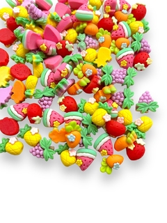 MIX APLIQUES EM RESINA MICRO FRUTINHAS (5 UNIDADES) na internet