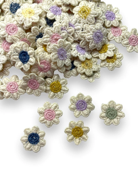 BORDADO DE FLOR OFF WHITE 2CM (4 UNIDADES)