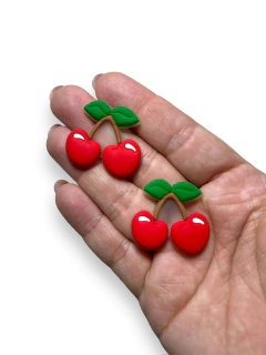 APLIQUE EMBORRACHADO CEREJA 3CM (2 UNIDADES) - comprar online